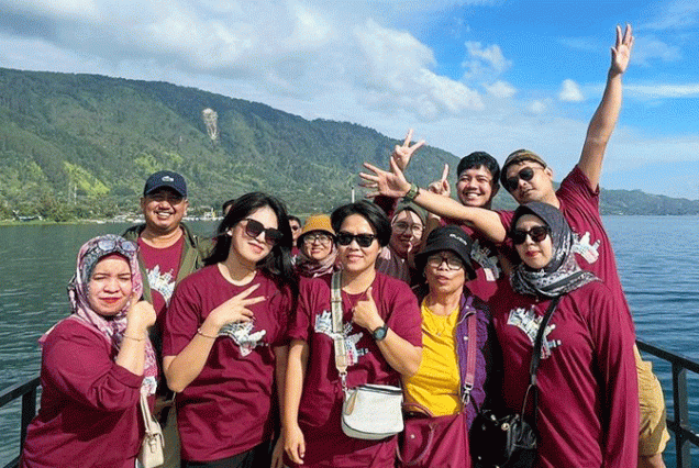 one day trip lake toba tour