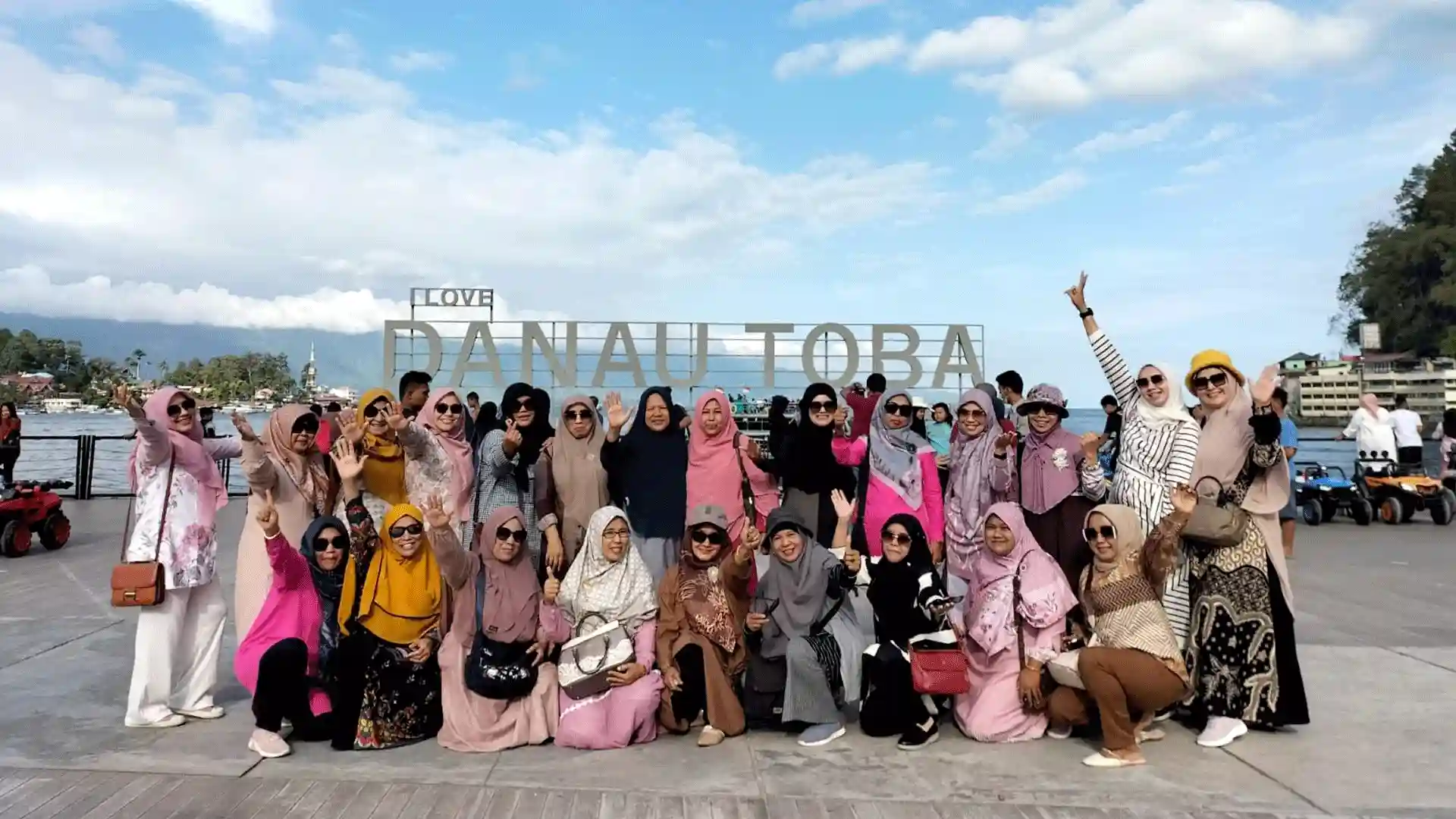 Tour 6 Days 5 Nights – Complete North Sumatra Tour